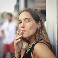 Amendă de 240 € dacă fumezi pe stradă în acest oraș. Este unul dintre cele mai vizitate locuri - Foto: Freepik.com (rol ilustrativ)