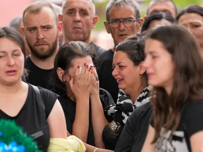 Cele două atacuri armate care au avut loc în mai puțin de o săptămână au îndoliat întreaga Serbie - Foto: Profimedia Images