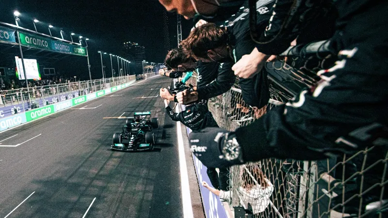 Campionul en titre Lewis Hamilton s-a impus în prima cursă de F1 din istorie din Arabia Saudită și și-a adjudecat și cel mai rapid tur. / Foto: Mercedes-AMG Petronas Formula One Team