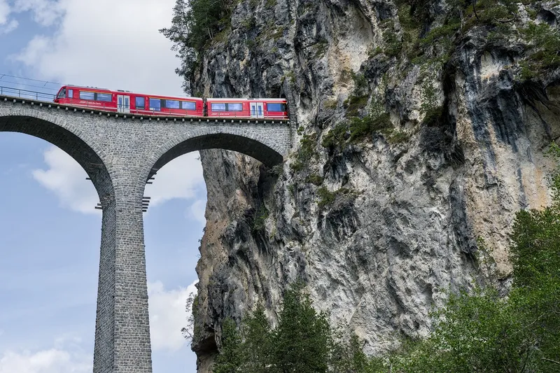 tren tunel elvetia