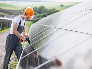 Adio, panouri fotovoltaice dreptunghiulare - Foto: Freepik (cu rol ilustrativ)