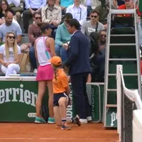 Irina Begu a dat cu racheta de pământ și a lovit un copil, dar a învins-o pe Alexandrova. / Foto: prosport.ro