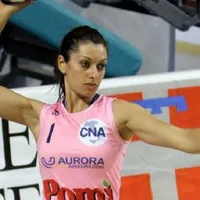 Voleibalista Lara Lugli (41 de ani) a fost dată afară de clubul Pordenone după ce a rămas însărcinată. / Foto: elpais.com