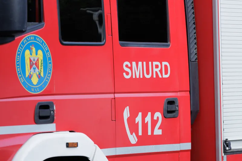 Accident cu opt persoane implicate, inclusiv minori, la Coşereni; a fost activat Planul Roşu