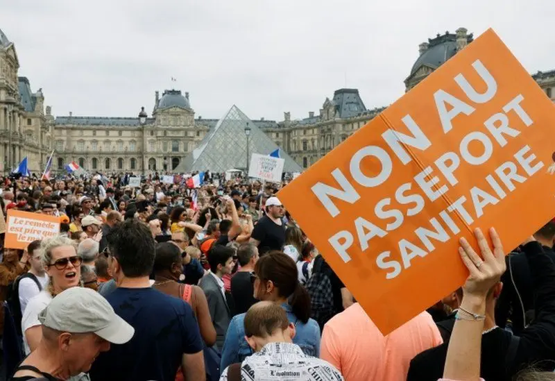 Franţa a validat permisul sanitar şi vaccinarea anti-COVID obligatorie a personalului medical. / Foto: bbc.com