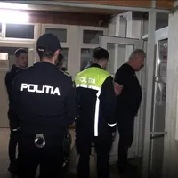 Prins beat la volan, un polițist șef a sărit pe geamul WC-ului și s-a ascuns în cotețul găinilor Foto: dezvaluirea.ro