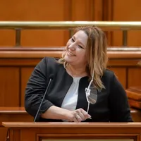 Șoșoacă, circ la revocarea lui Renate Weber. Orban i-a tăiat microfonul. / Foto: ziare.com