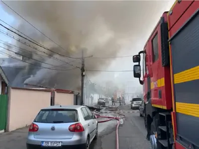 Incendiu violent pe o stradă din București. S-a suplimentat dispozitivul de intervenție. Un rănit - Foto: ISU B-IF