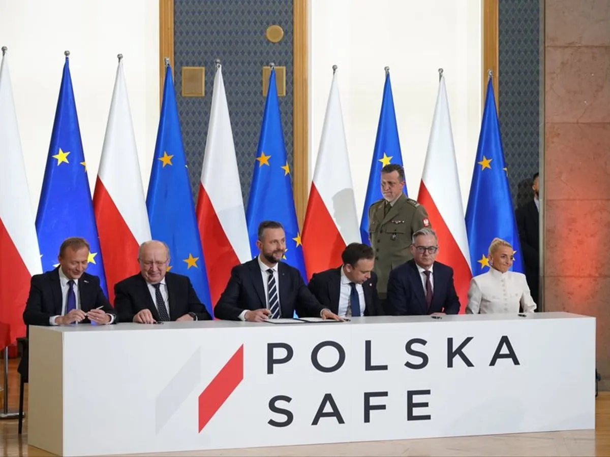 Polonia semnează cu Comisia Europeană un împrumut de 44 de miliarde de euro pentru modernizarea armatei