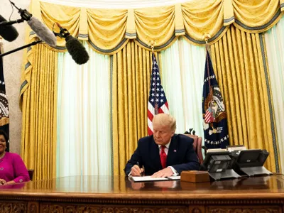 De nicăieri: Donald Trump a acordat CINCI grațieri prezidențiale! Unul dintre cei vizați a murit în urmă cu 8 ani