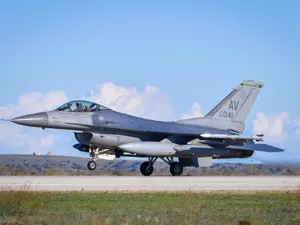 VIDEO Avionul F 16 al SUA a pus cu botul pe labe aeronava JF-17 a Chinei. E așteptat să atace Rusia - Foto: Profimedia Images