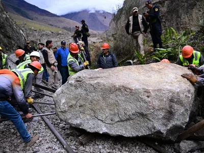 Calea ferată Machu Picchu la Cuzco, deteriorată de protestatari. / Foto: Profimedia