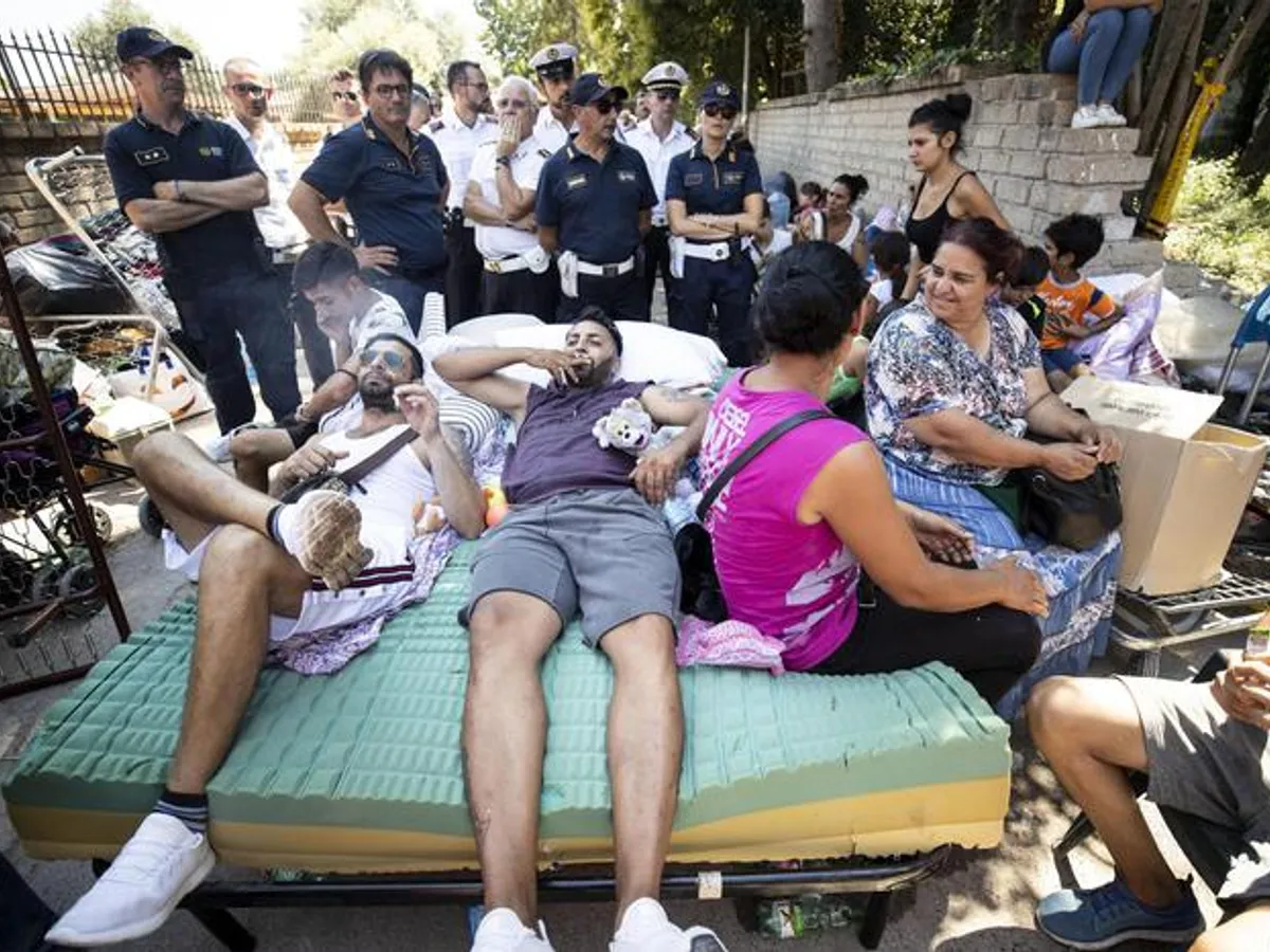 Autoritățile din Roma au ignorat decizia CEDO, demolând Camping River. SURSA FOTO: ANSA