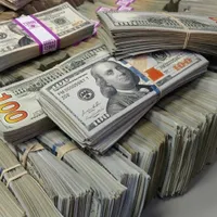Milioane de euro în canapeaua din casa fostului ministru adjunct ucrainean al Apărării/Foto: wplg