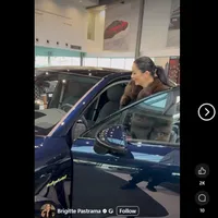 Ce bolid Porsche de peste 130.000 € i-a adus „Moș Crăciun” lui Brigitte Pastramă. E „eco”! - Foto: captură video