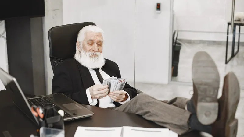Pensie specială de 43.680 lei lunar pentru un fost magistrat. E aproape cât cea mai mare pensie CCR Foto: Freepik (fotografie cu caracter ilustrativ)