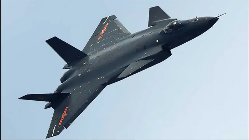 Armata chineză, gata să doboare un OZN/Foto: chinese airforce