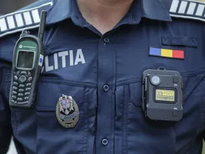 Trei băieți de 15 şi 16 ani, cu cagule pe cap, au intrat într-o casă şi au furat telefoane - Foto: INQUAM Photos/ Octav Ganea