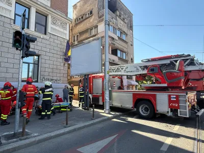 Pompierii acționează la un incendiu produs la un restaurant din București - Foto: ISU B-IF