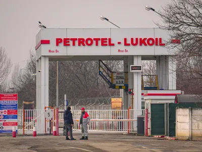 Rafinăria Petrotel Lukoil - Foto: Profimedia images