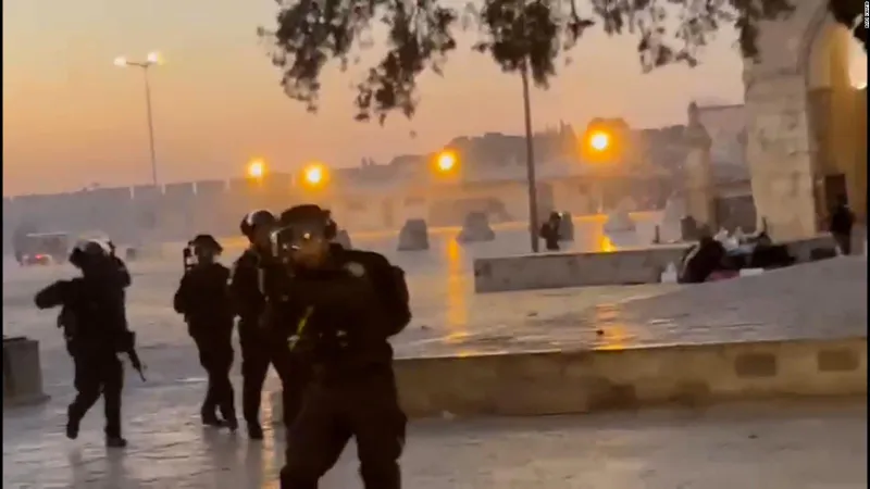 Ciocniri violente între poliția israeliană și palenstinieni, la Ierusalim. SUA, profund îngrijorate. / Foto: cnn.com