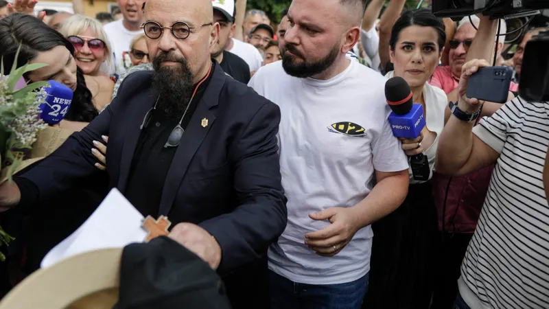 Piedone se pretinde sărac cu 5 mașini, 4 terenuri, vilă pe numele unei pensionare. Fiul, milionar - Foto: INQUAM PHOTOS / Goerge Călin