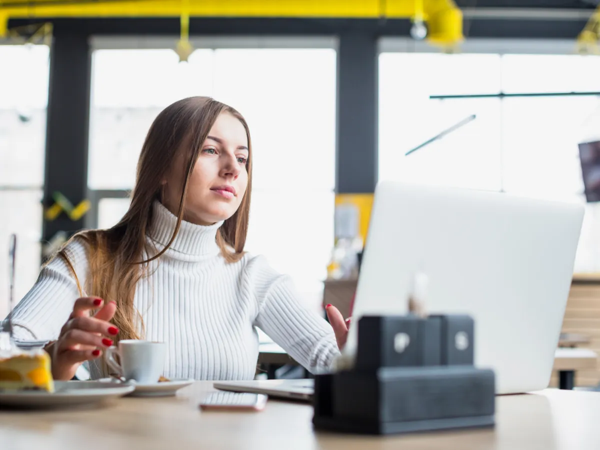 Femeie la muncă - Foto: Freepik (Imagine cu rol ilustrativ)