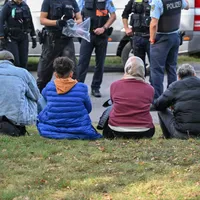 Fost ministru polonez de Externe, arestat. A dat vize la 250.000 migranți contra „cost” - Foto: Profimedia Images (imagine cu caracter ilustrativ)