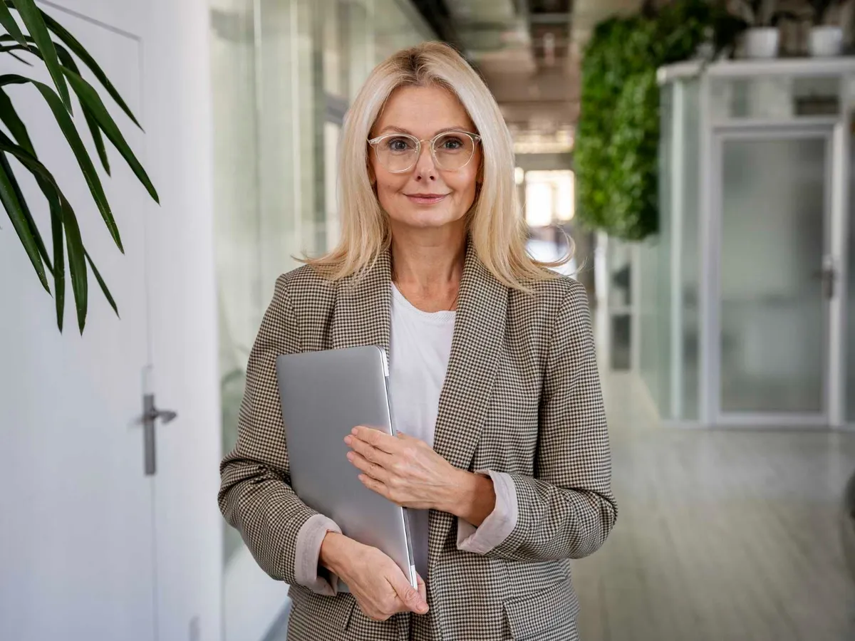 Contul online la Taxe și Impozite Sector 1 se face doar cu semnătură la ghișeu. Nu e banc - Foto: Freepik
