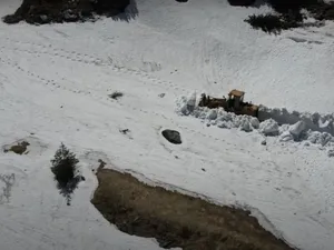 Stratul de zăpadă măsoară 16 centimetri la Bâlea Lac; ninge pe Transfăgărăşan