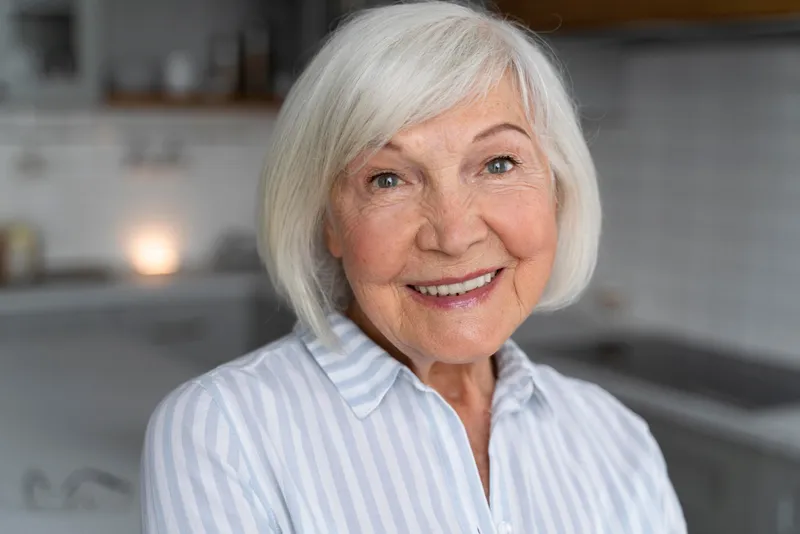 Pensionară la pensie - Foto: Freepik