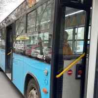 VIDEO Șofer de autobuz din Capitală a luat la bătaie un biciclist. Cu antecedente, a fost dat afară / FB