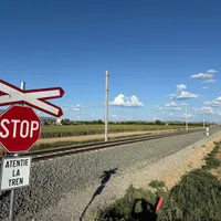 Liniile ferate moderne au traverse din beton. CFR folosește însă și traverse din lemn. Explicația? - Foto: Facebook (Imagine cu rol ilustrativ)