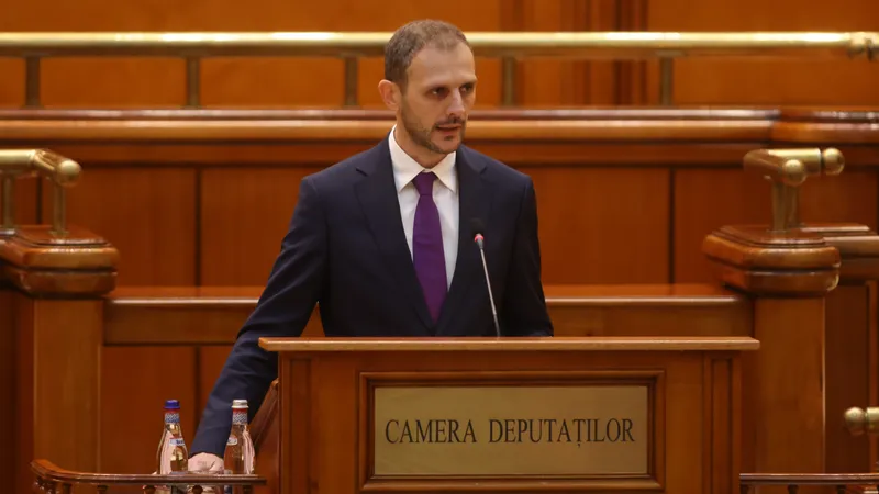 Oamenii lui Călin Georgescu: Șefa POT și-a băgat iubitul-șomer și sora-agent imobiliar în Parlament - Foto: INQUAM PHOTOS / Octav Ganea