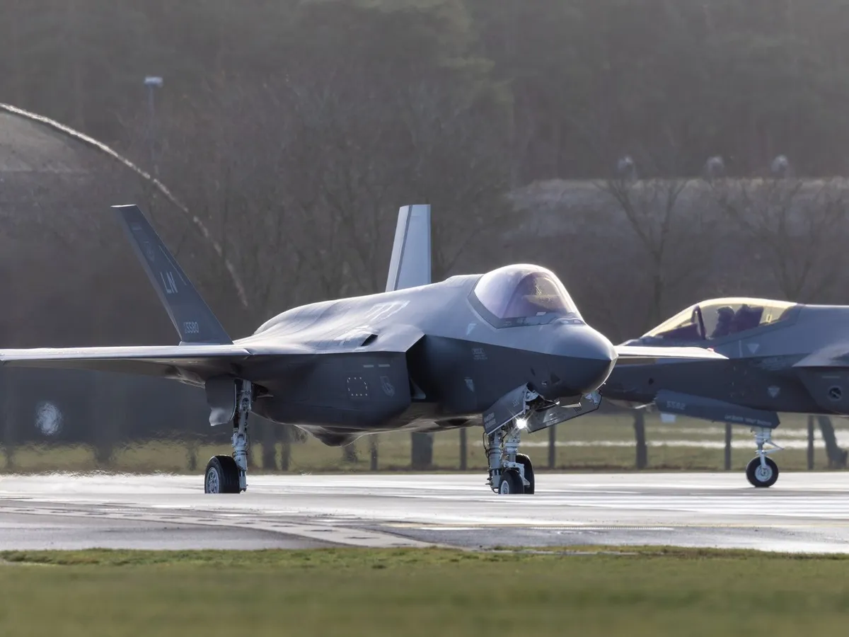 Italia vrea primul centru de pregătire a piloților F-35 din Europa. România poate profita