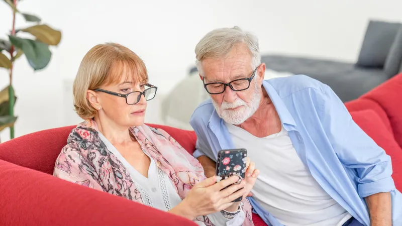 Doi pensionari primesc vești rele la pensie - Foto: Freepik