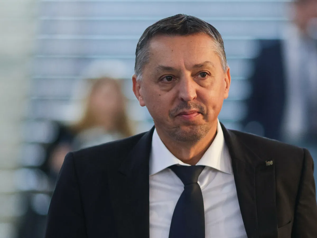 Ministrul Educației susține că profesorii poartă vina pentru analfabetismul funcțional al elevilor