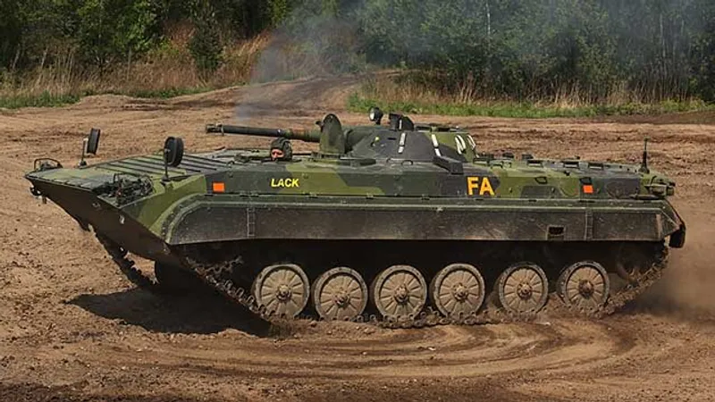 VIDEO Ucraina primește din partea Germaniei blindate din epoca sovietică. Au rulat 20 ani în Grecia / Bulgaria Military