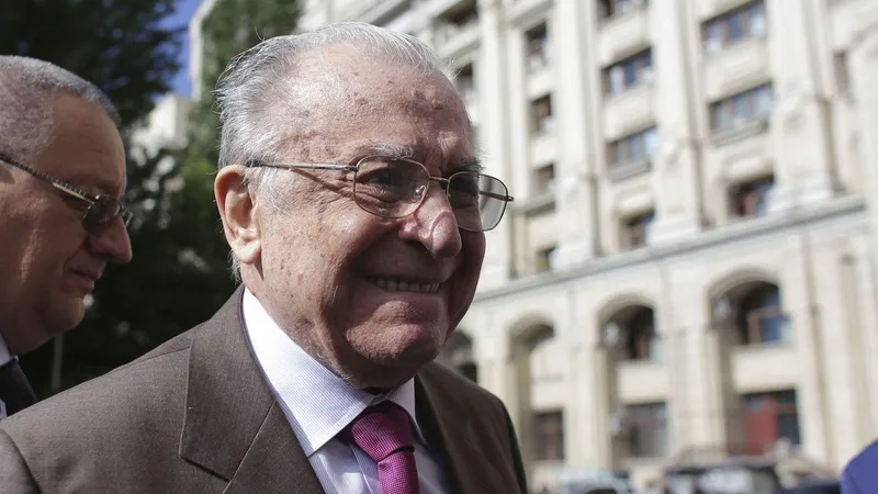 B1TV. Starea lui Ion Iliescu rămâne fragilă. Fostul președinte, în continuare la terapie intensivă - Inquam Photos / Octav Ganea