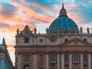 Telefonia mobilă va fi dezactivată în Vatican. De ce s-a luat decizia și cum influențează conclavul? Foto: Freepik (Fotografie cu caracter ilustrativ)