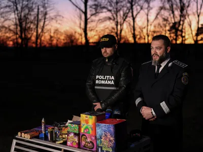 „Operațiunea Petarda”: Aproximativ 70 tone de articole pirotehnice, confiscate de polițiști - Foto: INQUAM PHOTOS / Sabin Cirstoveanu - Imagine cu rol ilustrativ