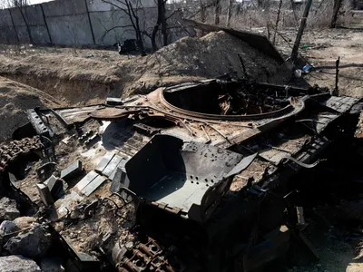 VIDEO Lovit de un proiectil antitanc un T-90M rusesc a reușit „să-și arunce turela” 200 de metri - Foto: Profimedia images