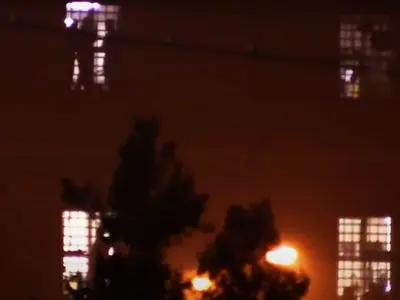 VIDEO Deţinuţii de la Penitenciarul Gherla s-au distrat de Revelion cu manele şi focuri de artificii - Foto: captură YouTube