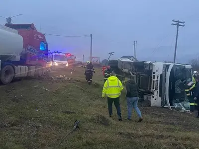 Accident între un autocar și o cisternă cu motorină, în Bistrița: 13 răniți, doi în stare gravă. / Foto: Info Trafic 24, Facebook