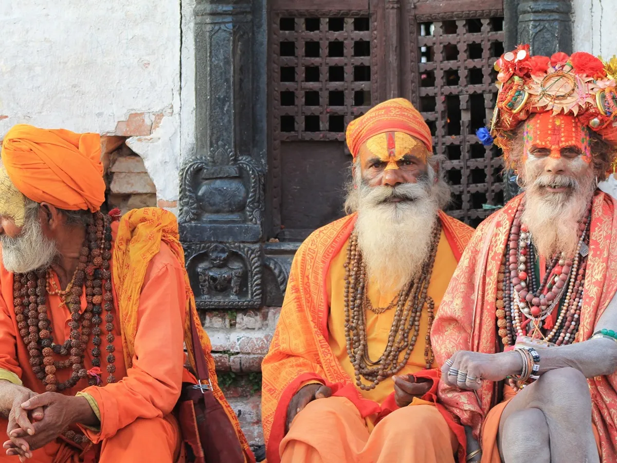 Un ascet indian stă doar în picioare de 5 ani. A jurat că va rămâne așa timp de 12 ani în onoarea zeului Shiva