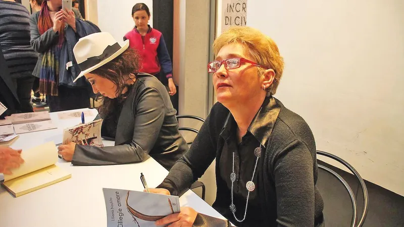 Scriitoarea Liliana Angheluță, cu cartea „Cireșe amare“, în care povestește experiența ei de muncitoare
în Italia