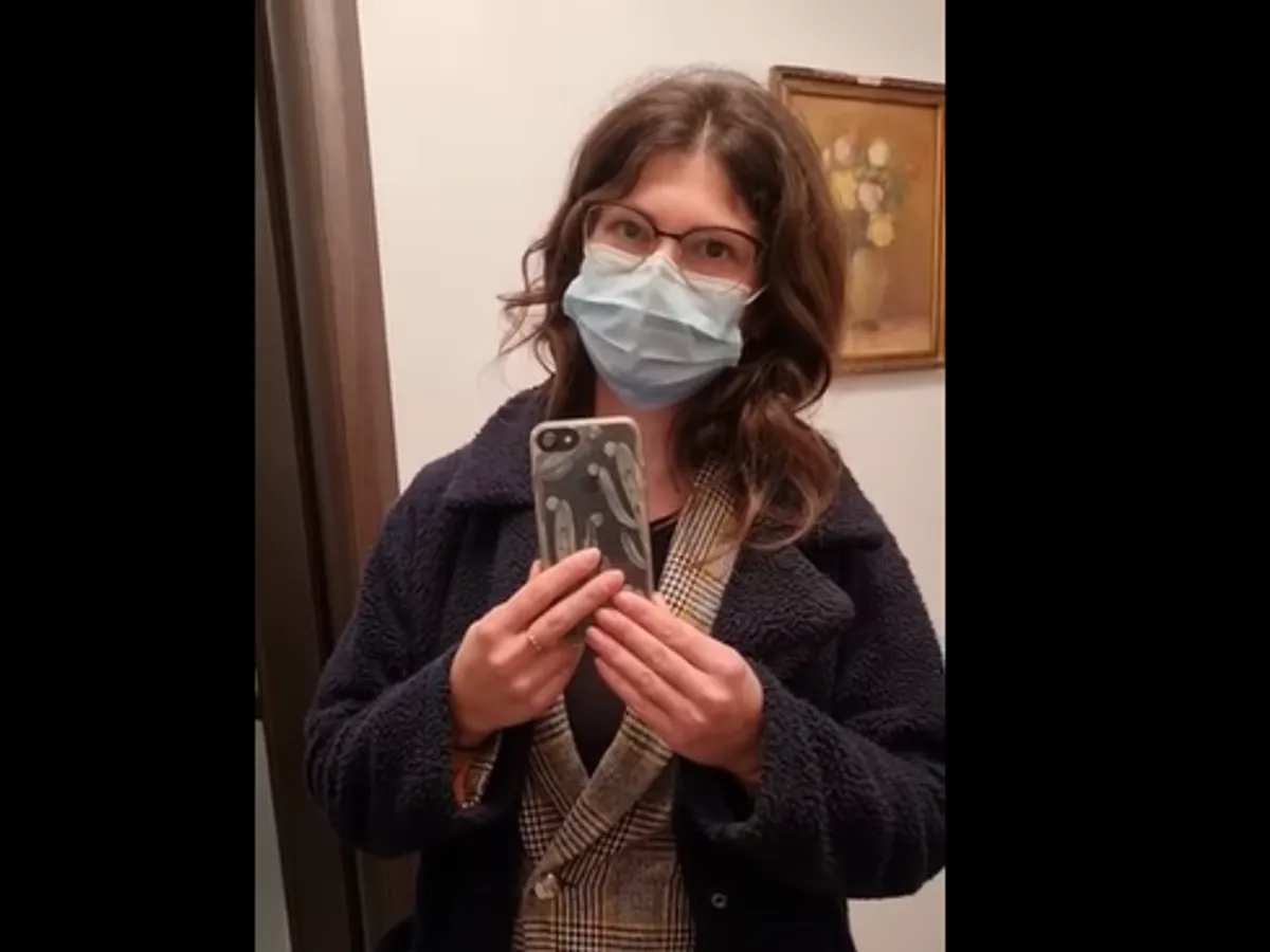 Jurnalista Delia Marinescu. Captură video din filmarea cu incidentul