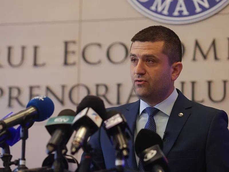 Ministrul Economiei, Radu Miruţă, spune că nu vrea să dea jos sinecuriştii ca să-i pună pe "ai lui" - Foto: INQUAM PHOTOS/George Călin