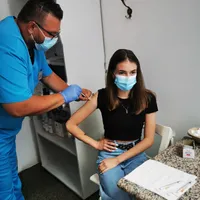 A treia doză de vaccin anti-COVID oferă de zece ori mai multă protecție decât a doua/FOTO: Facebook/RO Vaccinare