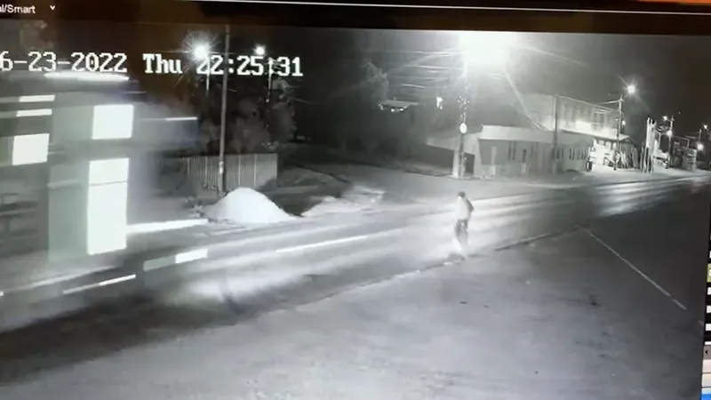 Copil de 16 ani pe bicicletă, spulberat de un TIR într-o localitate de pe DN 25. / Foto: captură video